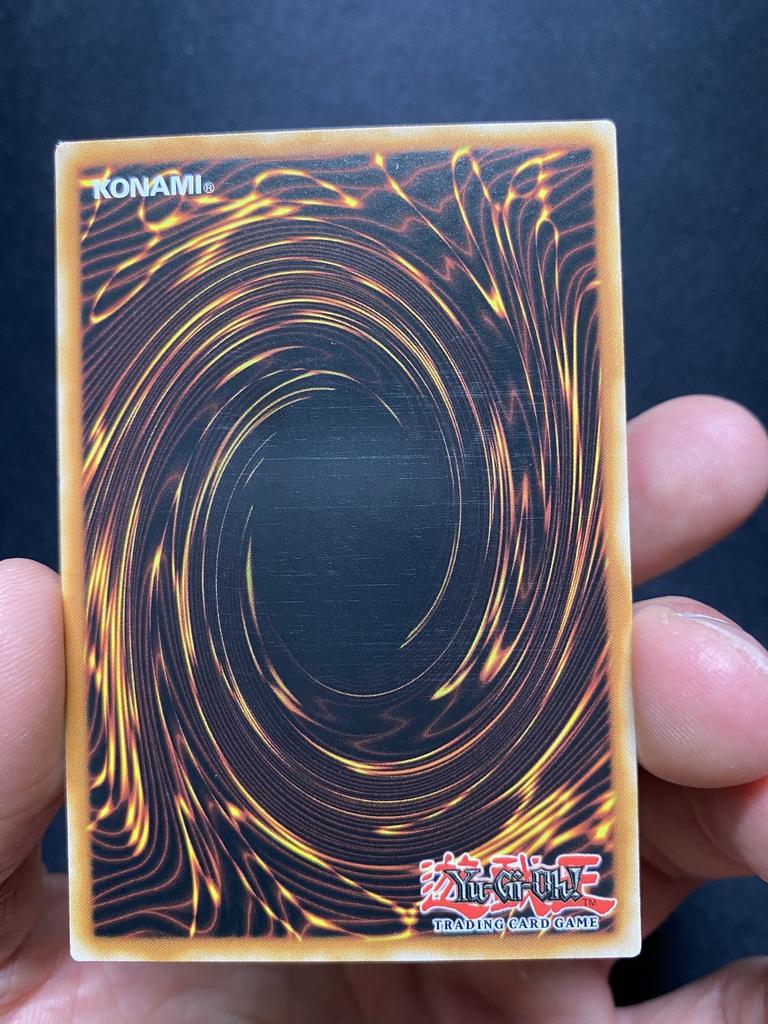 Blue-Eyes White Dragon GLD5-EN001 - Imagem 2