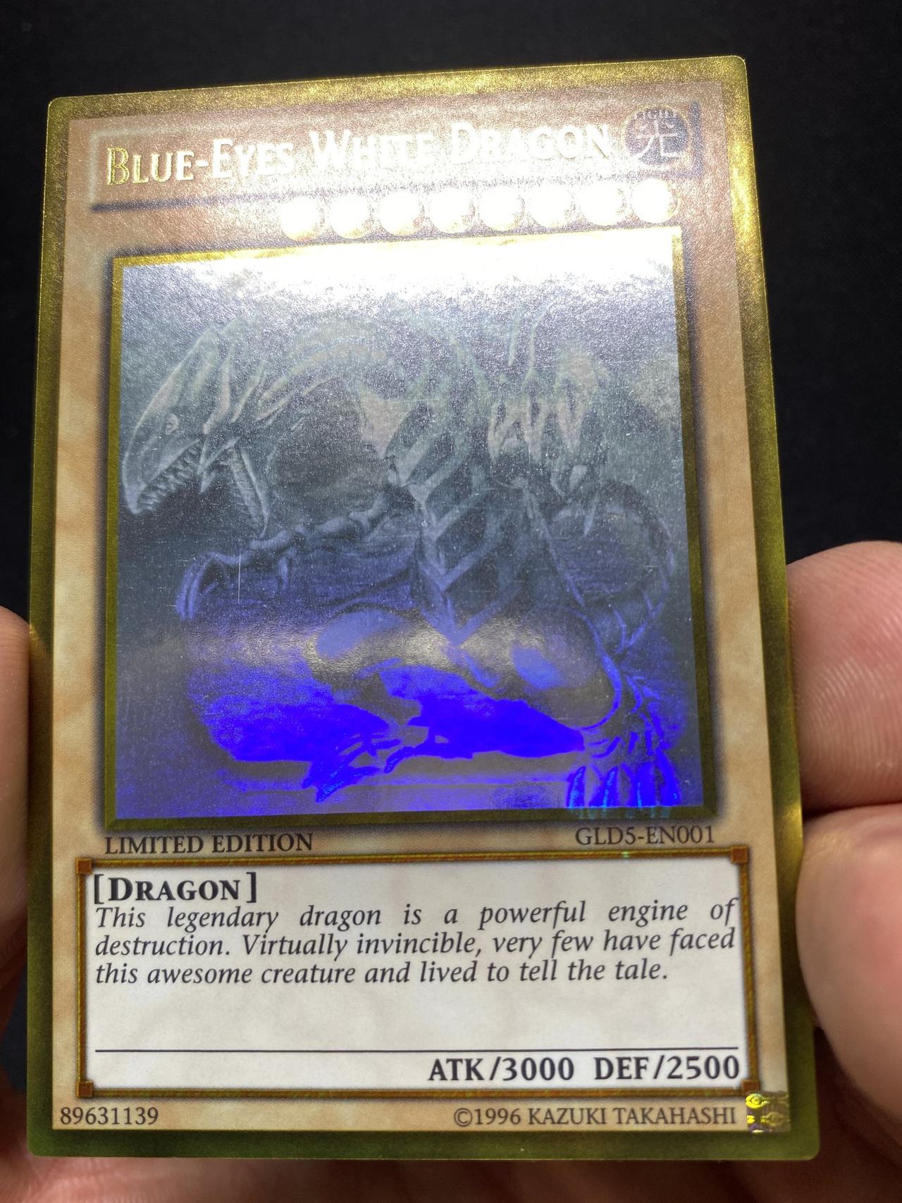 Blue-Eyes White Dragon GLD5-EN001