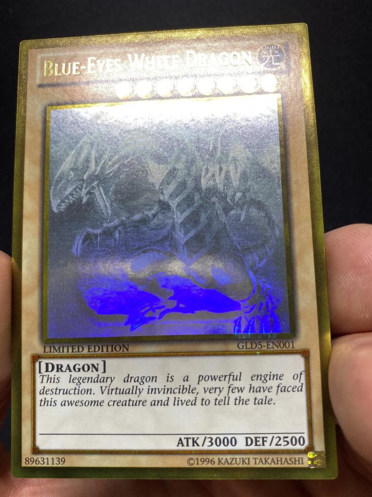 Blue-Eyes White Dragon GLD5-EN001 - Imagem 1